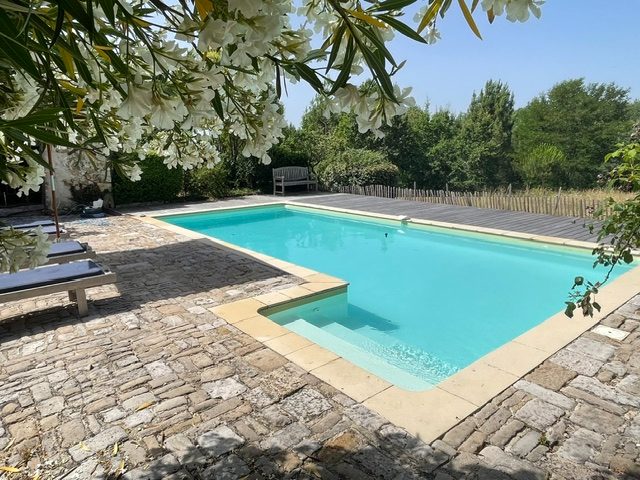 Le parc, la piscine et le court de tennis de la Chartreuse de Bontemps (9)