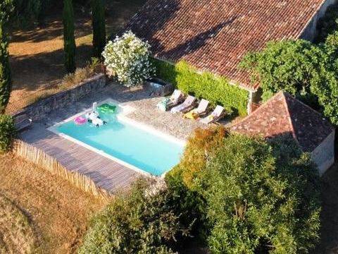 Le parc, la piscine et le court de tennis de la Chartreuse de Bontemps (6)
