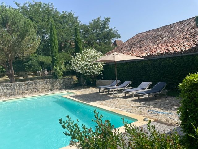 Le parc, la piscine et le court de tennis de la Chartreuse de Bontemps (7)